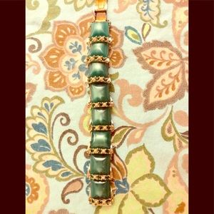 Vintage / retro gold metal bracelet w/green stones